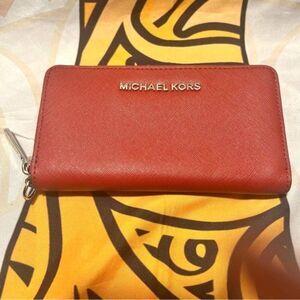 Michael Kors Jet Set Travel Continental Wallet in Scarlet